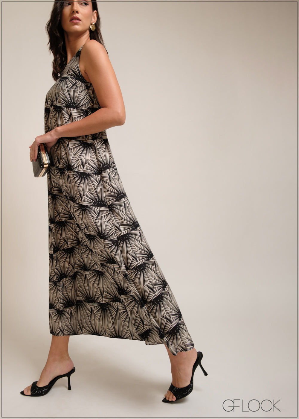 Black and white geometric printed v neck sleeveless maxi dress
