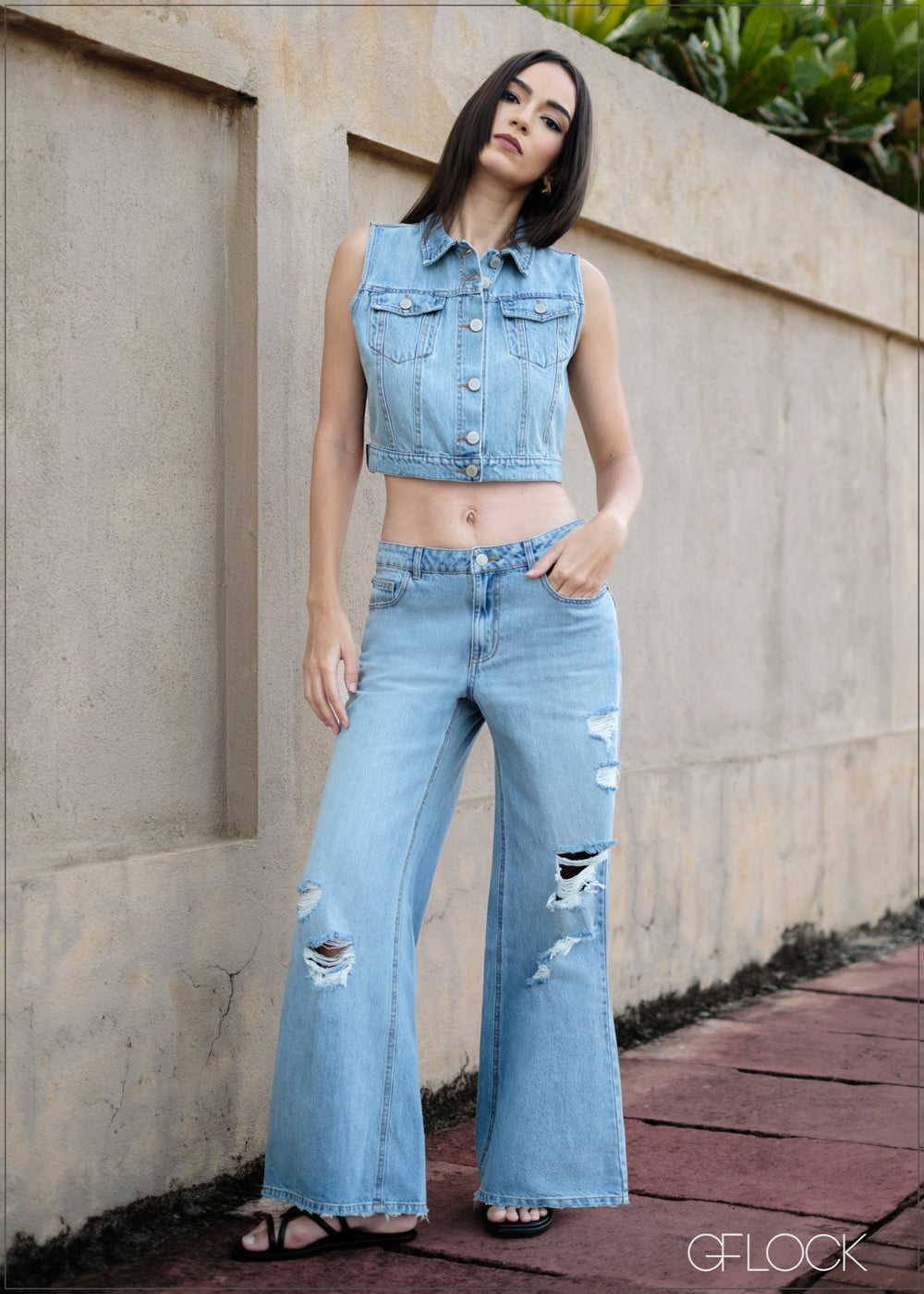 Wide Leg Light Wash Jean - 090425