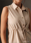 Collared sleeveless tie up detailed button down top