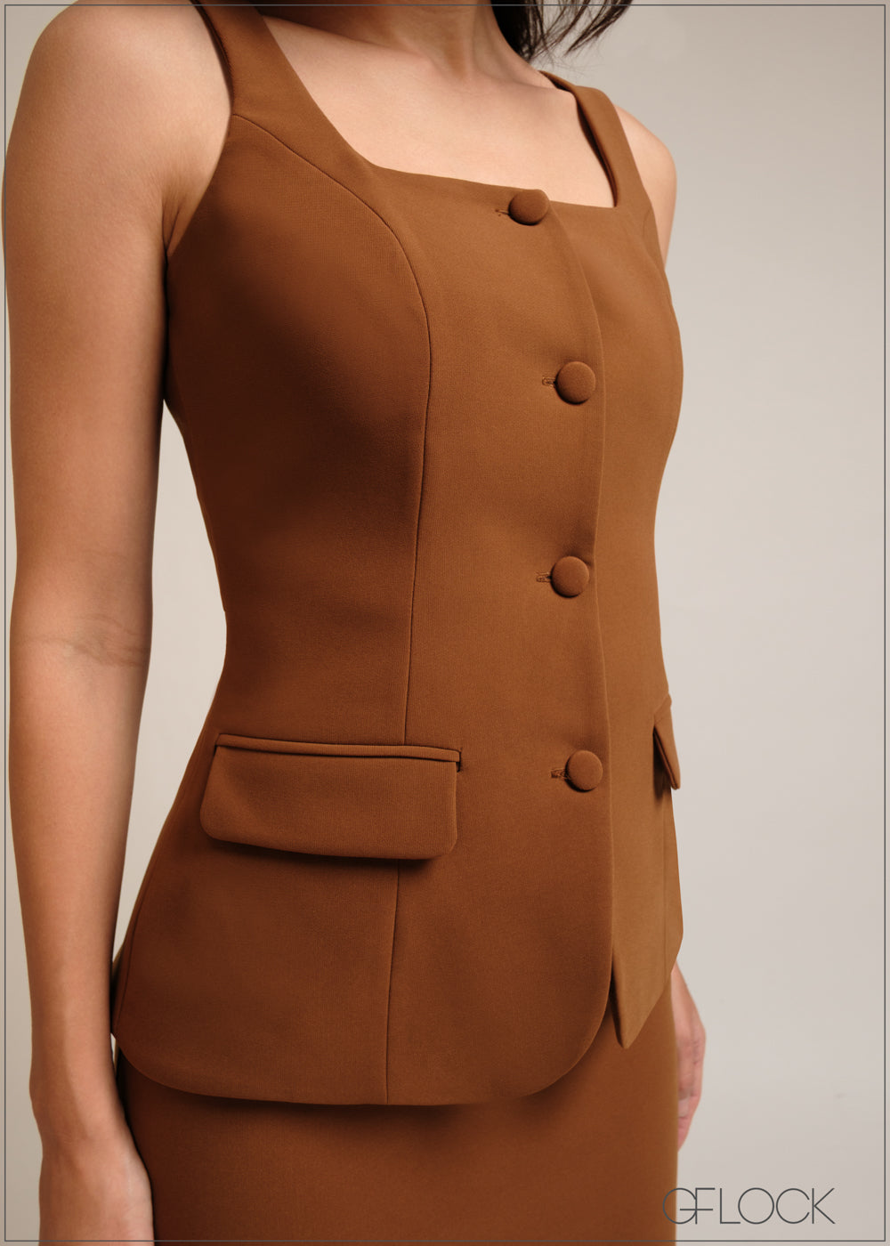 Square neck, pocket detailed sleeveless waistcoat