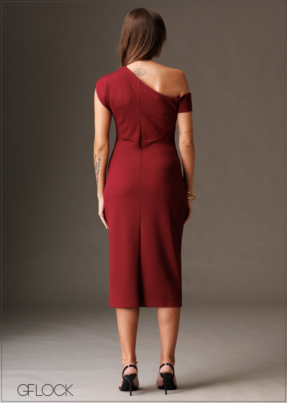 One shouder side pleat detailed knit midi dress with side slit