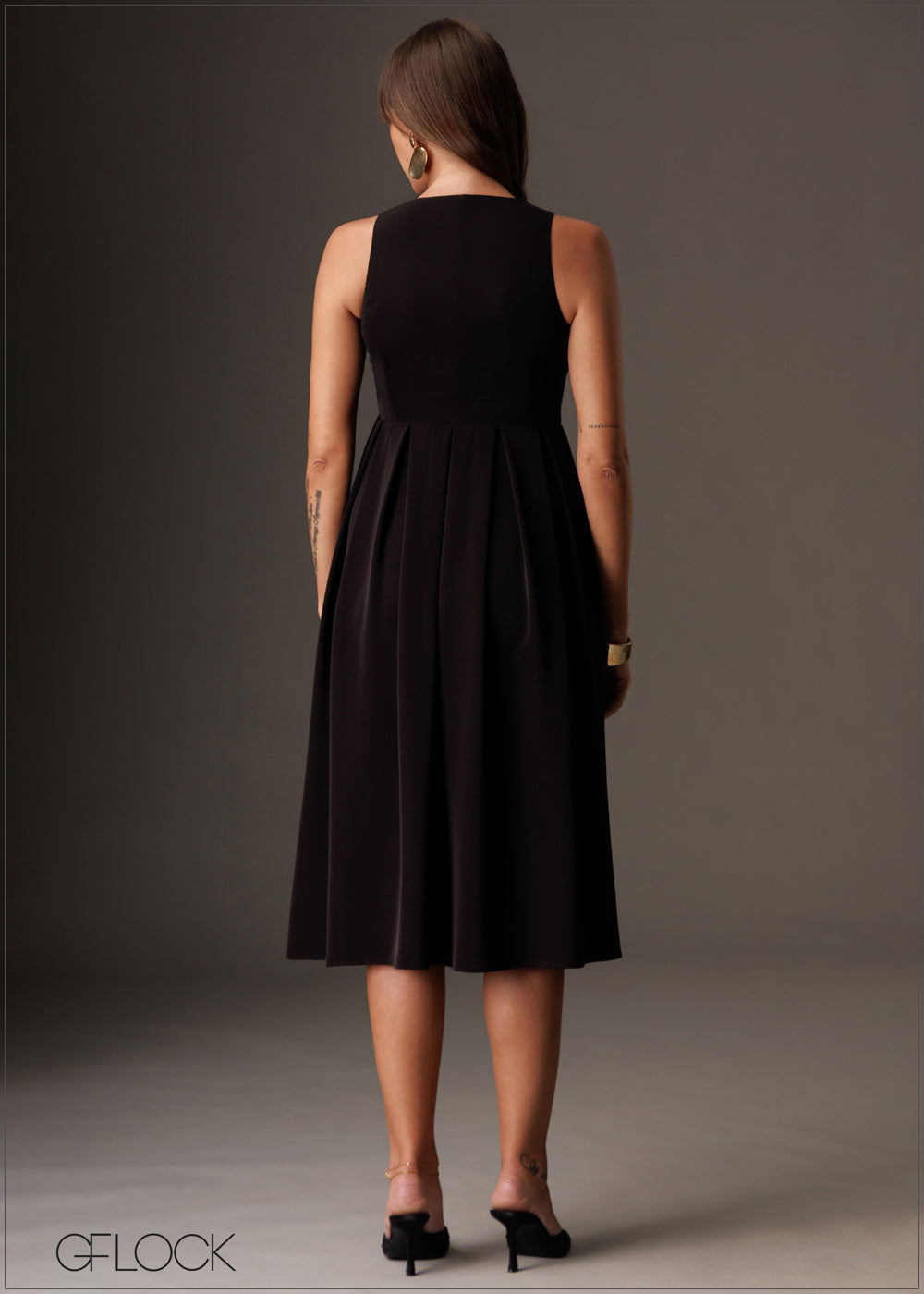 Sleeveless button detailed midi dress