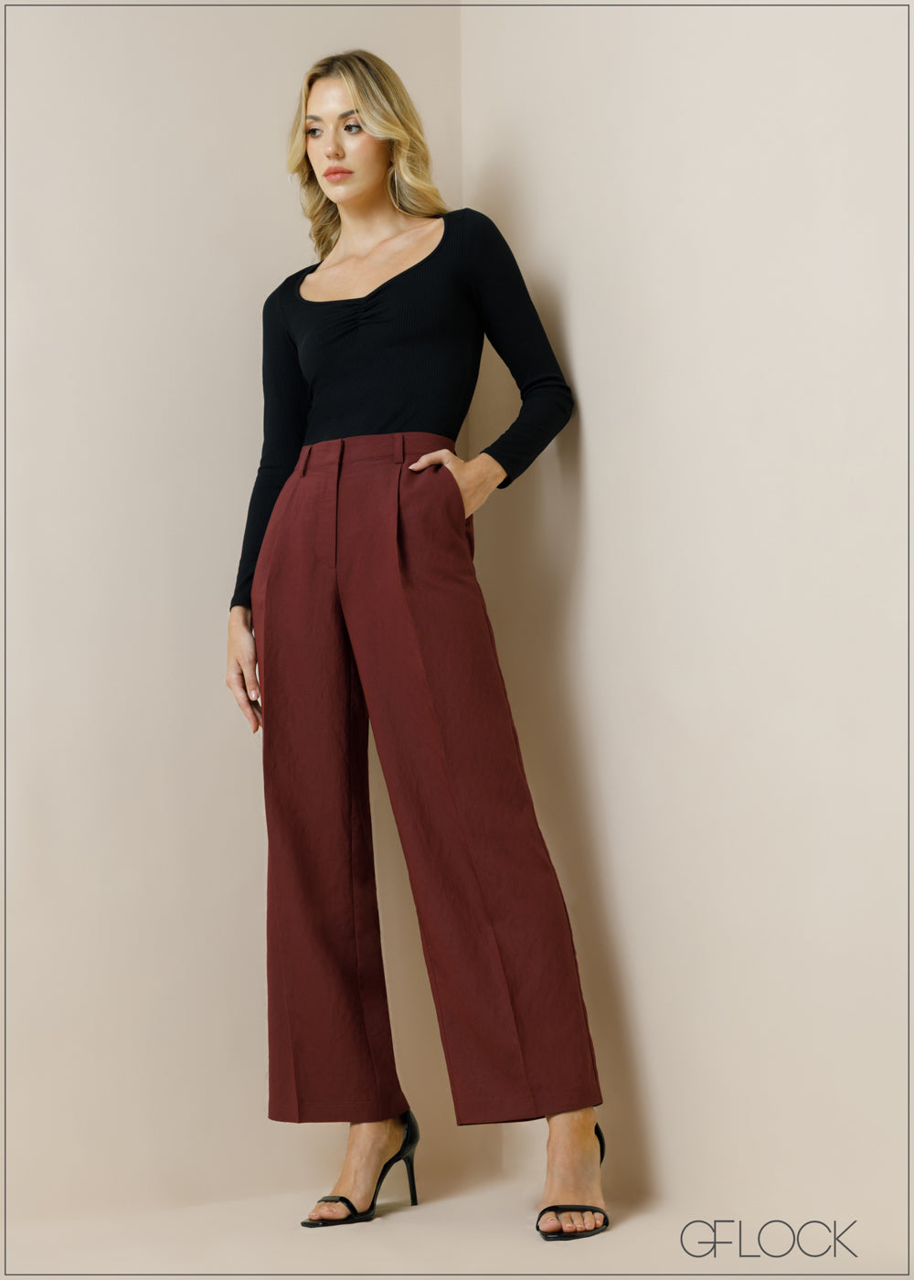 Pleated Detail Pocketed Straight Pant - 091223