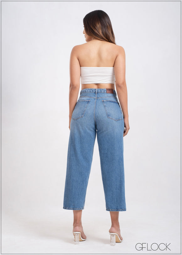 Cropped Straight Leg Jean - 030323